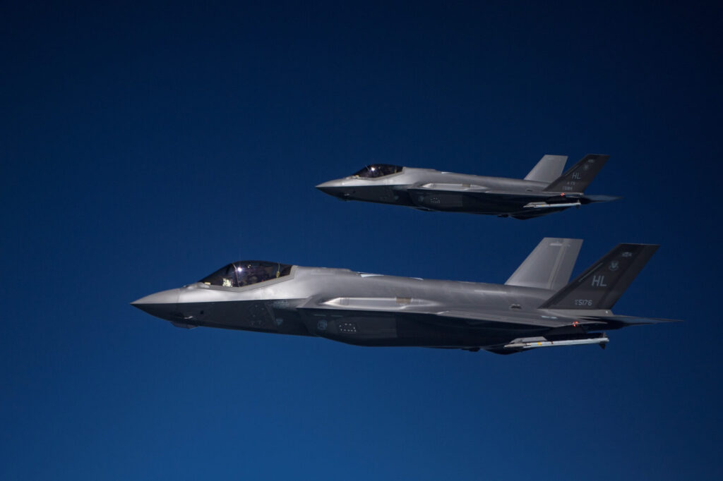 two_usaf_f-35_lockheed_martin_fighter_jets-3.jpg