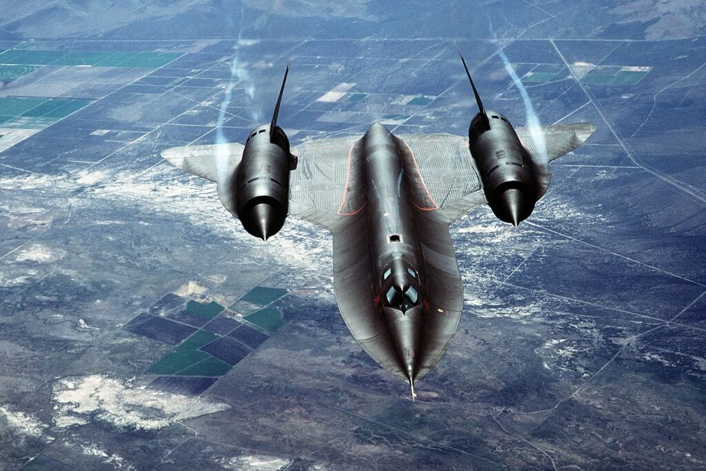 undetectable_three_times_faster_than_sound_the_sr-71_blackbird-2-1.jpg