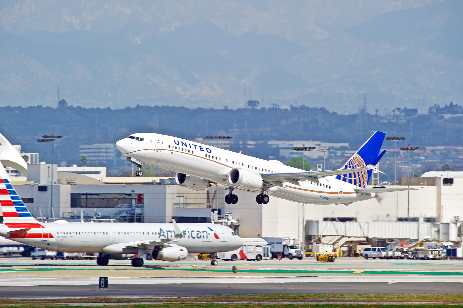 united_airlines.jpg