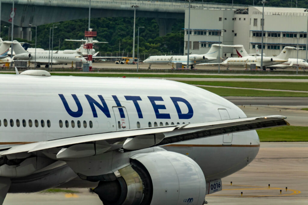 united_airlines_boeing_777.jpg
