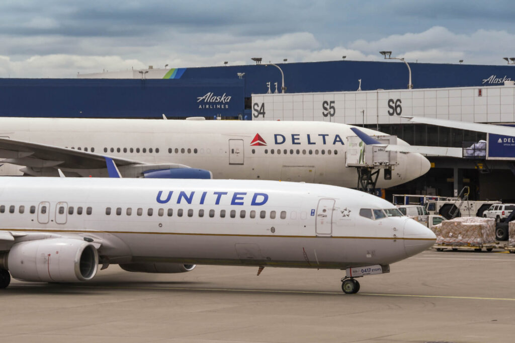 United and Delta aircraft