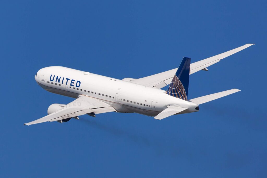 united_b777-1.jpg