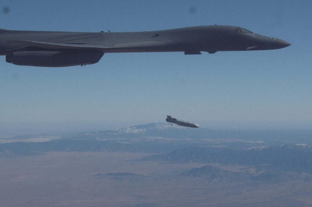 usaf b 1b lancer carries out external weapon releasejpg usaf_b-1b_lancer_carries_out_external_weapon_release.jpg