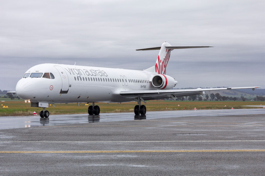 virgin_australia_regional_airlines_vh-fwi_fokker_100_taxiing_at_wagga_wagga_airport.jpg