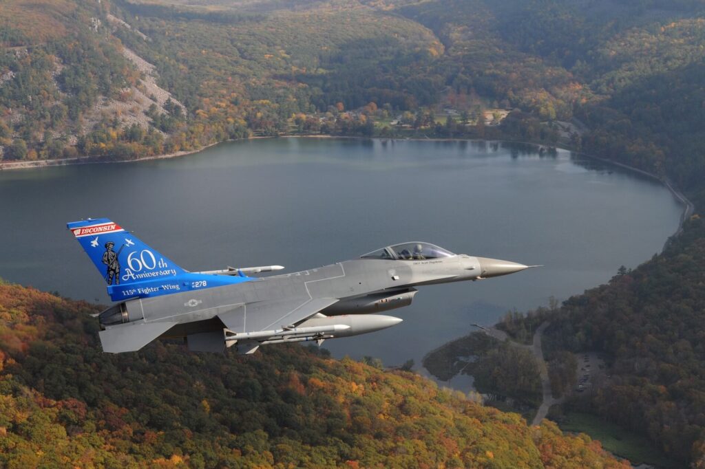 wisconsin_air_national_guard_f-16_fighter_jet.jpg