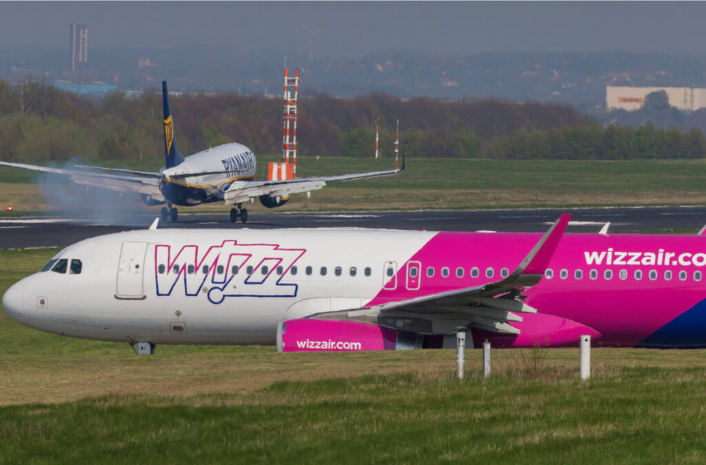 wizz_air_airbus_a320_and_ryanair_boeing_737_at_dortmund_airport_dtm.jpg