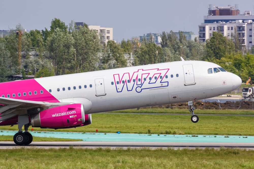 wizz_air_airbus_a321_departing_warsaw_international_airport_waw.jpg