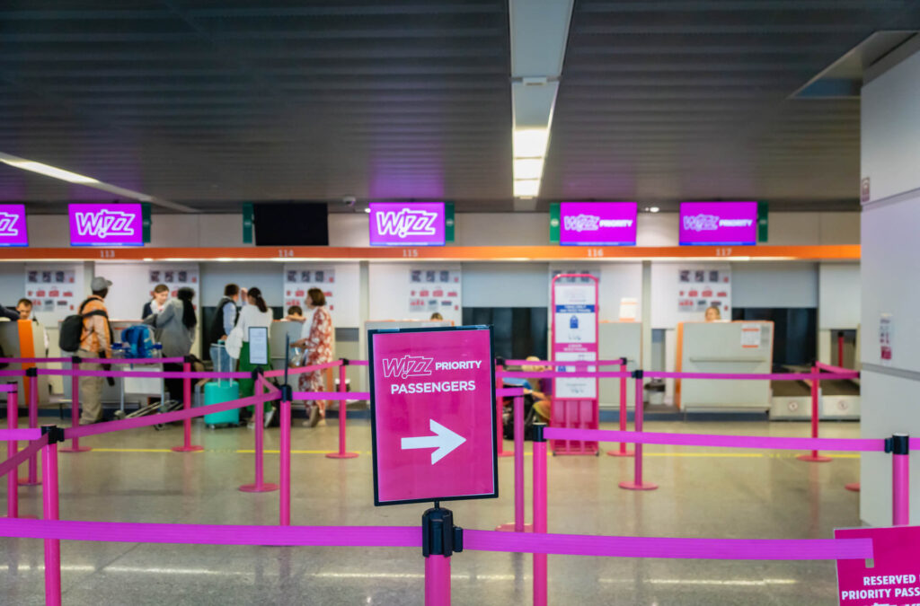 wizz_air_check_in_point_at_warsaw_international_airport_waw.jpg