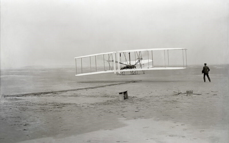 wright_first_flight_1903_dec_17.jpg