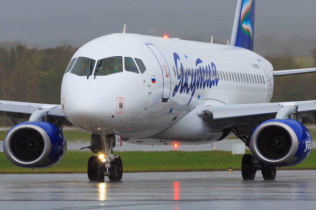 yakutia airlines sukhoi superjet at vladivostok airportjpg yakutia_airlines_sukhoi_superjet_at_vladivostok_airport.jpg