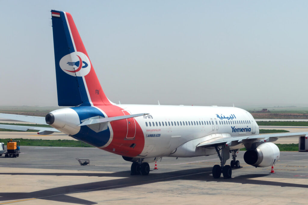 yemenia_a320_at_aden_international_airport.jpg